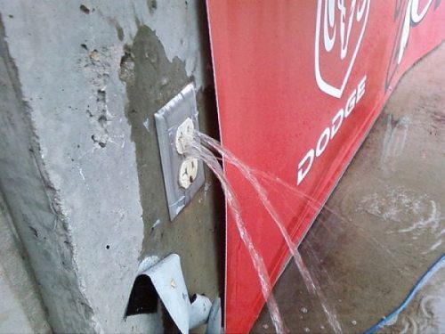 aimg.pandawhale.com_post_14787_Water_pouring_out_an_outlet_HWjm.jpeg