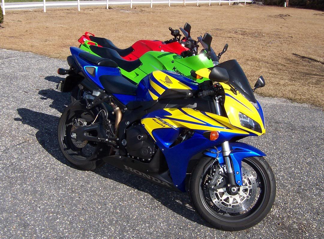 aimg.photobucket.com_albums_v217_Red_Sc_Bike_3bikes.jpg