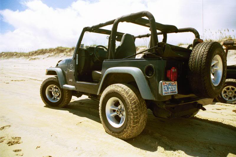 aimg.photobucket.com_albums_v407_perfectlulu_My_20Jeep_185704691yYIWTe_ph.jpg