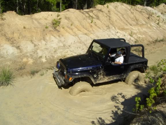 aimg.photobucket.com_albums_v407_perfectlulu_My_20Jeep_Quarry102.jpg