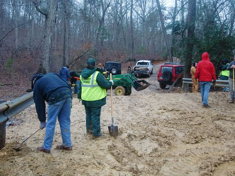 aimg.photobucket.com_albums_v426_GSRswapandslow_Uwharrie_20Work_20Day_2012_18_10_18c6a414.jpg