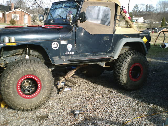 aimg.photobucket.com_albums_v438_csudman_Jeep_Beadlocks_001.jpg