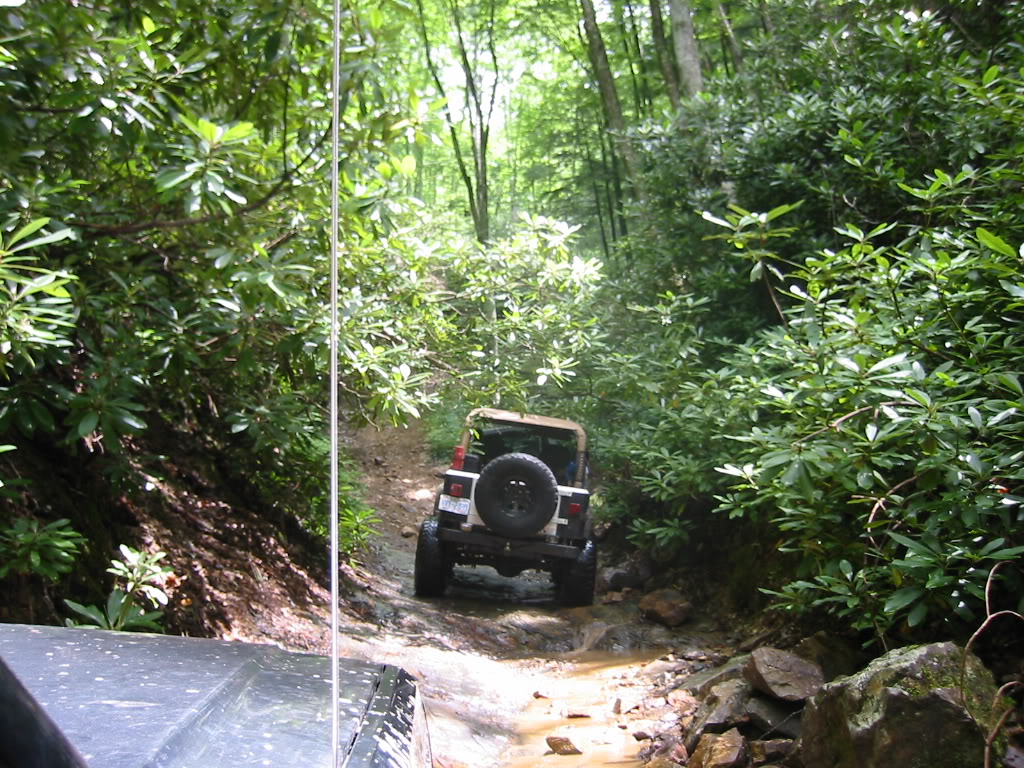 aimg.photobucket.com_albums_v441_tangeloman_jeep_crakers_20neck_20aug_2005_IMG_2819.jpg