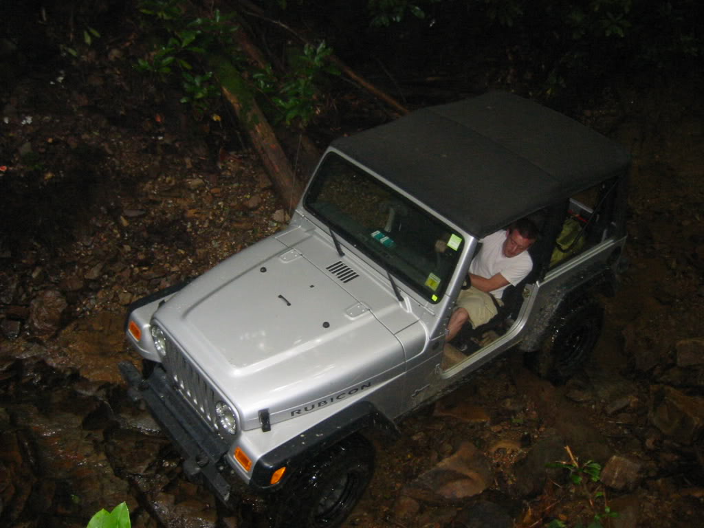 aimg.photobucket.com_albums_v441_tangeloman_jeep_crakers_20neck_20aug_2005_IMG_2823.jpg