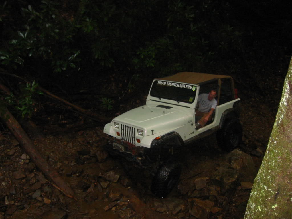 aimg.photobucket.com_albums_v441_tangeloman_jeep_crakers_20neck_20aug_2005_IMG_2824.jpg