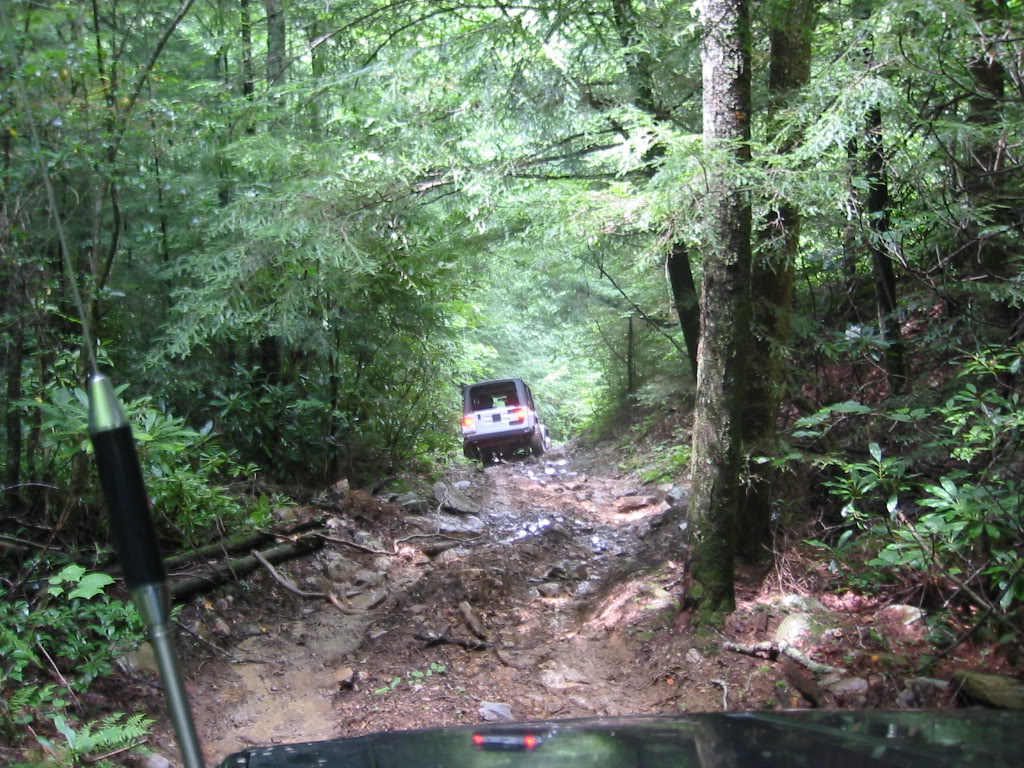 aimg.photobucket.com_albums_v441_tangeloman_jeep_crakers_20neck_20aug_2005_IMG_2833.jpg