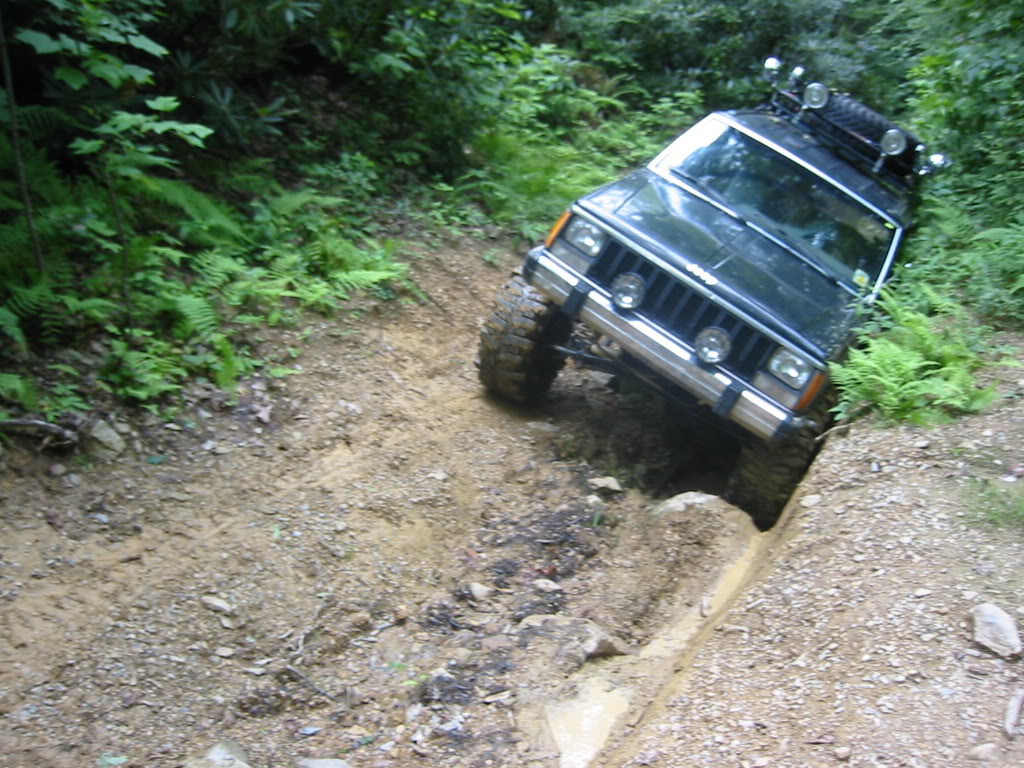 aimg.photobucket.com_albums_v441_tangeloman_jeep_crakers_20neck_20aug_2005_IMG_2839.jpg