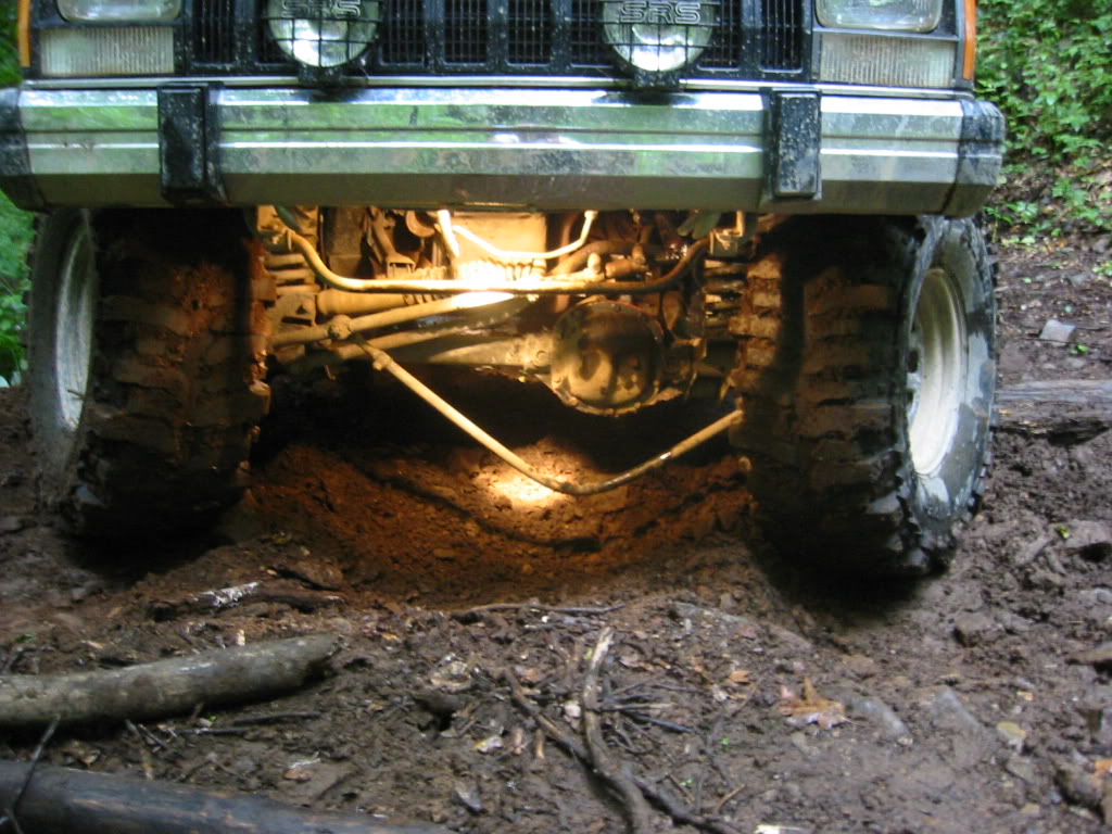 aimg.photobucket.com_albums_v441_tangeloman_jeep_crakers_20neck_20aug_2005_IMG_2845.jpg