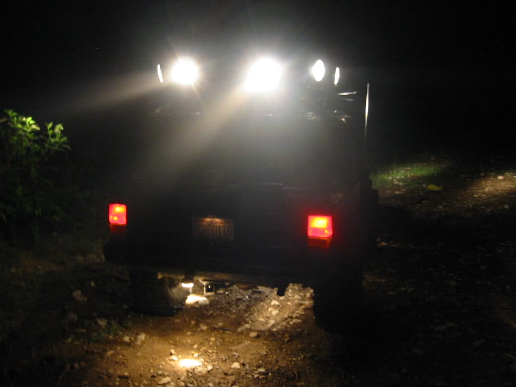 aimg.photobucket.com_albums_v441_tangeloman_jeep_crakers_20neck_20aug_2005_IMG_2852.jpg