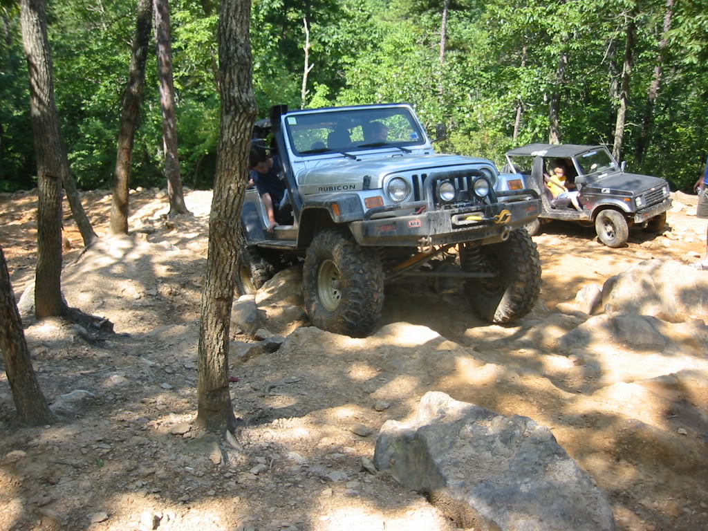 aimg.photobucket.com_albums_v441_tangeloman_jeep_IMG_2678.jpg