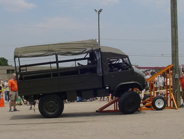 aimg.photobucket.com_albums_v639_Trebissky_House_20and_20Vehicles_Others_UNIMOGRTIRamp1.jpg
