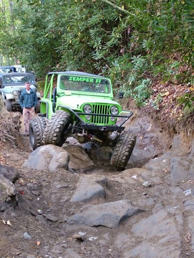 aimg.photobucket.com_albums_v92_fdrose_tellico_20pics_45greenieflexingtorivercrossing.jpg