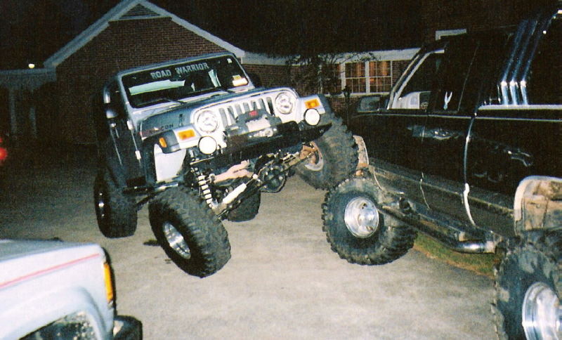 aimg116.imageshack.us_img116_4961_jeepontruck1dn5.jpg