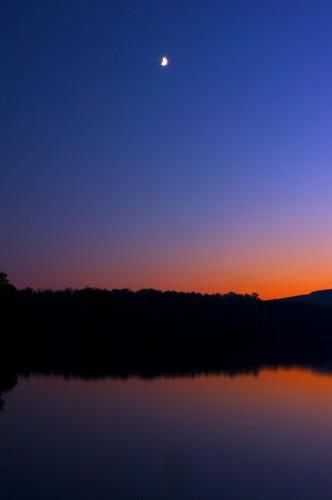 aphoto.silasswaim.com_albums_boone_moon_and_reflection.sized.jpg