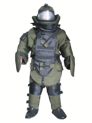 arealdoctorstu.files.wordpress.com_2011_01_eod_bomb_disposal_suit.jpg