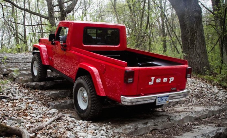 aroa.h_cdn.co_assets_15_51_1450464081_jeep_j_12_concept_rear_876x535.jpg