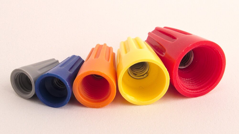 Array_of_twist-on_wire_connectors_aka_wire_nuts_in_different_sizes.jpg