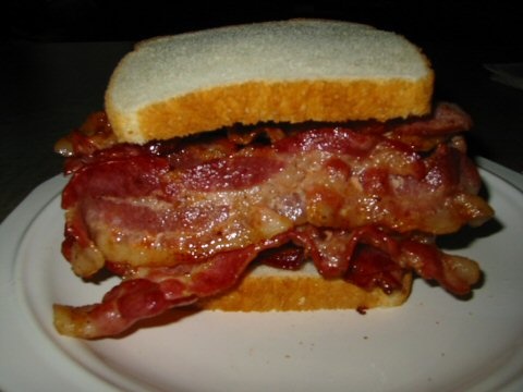 asodiumdigital.files.wordpress.com_2008_11_bacon_sandwich.jpg