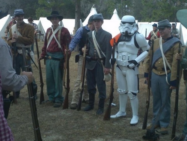 auproxx.files.wordpress.com_2013_04_cosplay_starwars_stormtrooper_civil_war_reenactment.jpg