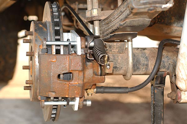 avisionphotos.com_misc_jeep_brake_swap_driver_side_rear_disc.jpg