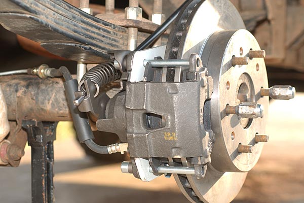 avisionphotos.com_misc_jeep_brake_swap_pass_side_rear_disc.jpg