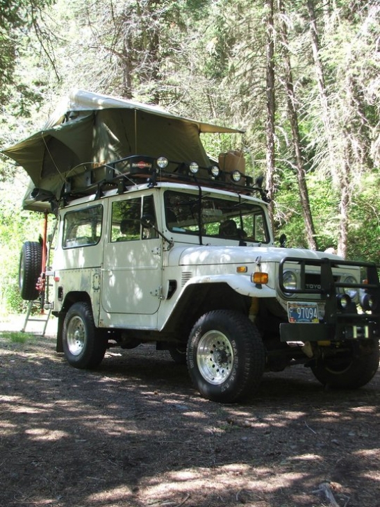 awww.cascadiatents.com_images_med_CVT__20Cascadia_20Vehicle_2002f66f4a86d689b62d8817a6c1c0033a.jpg