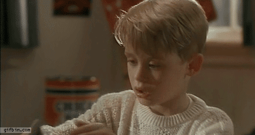 awww.gifbin.com_bin_112013_1385400624_young_macaulay_culkin_sees_future_self.gif
