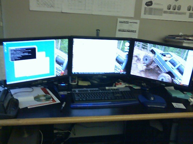 awww.impaks.com_images_ken_desk.jpg