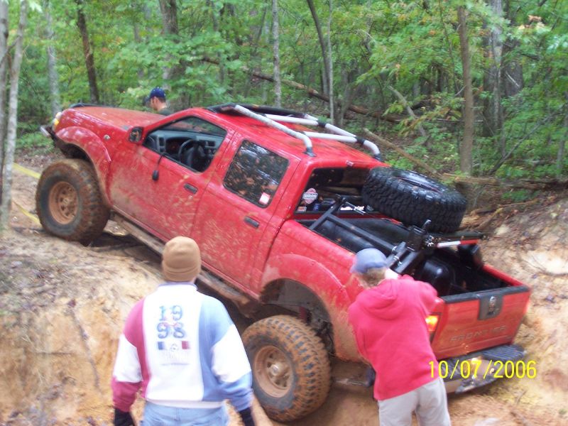 awww.noas4x4club.com_photos_albums_200610URE_normal_houdini_stuck.jpg