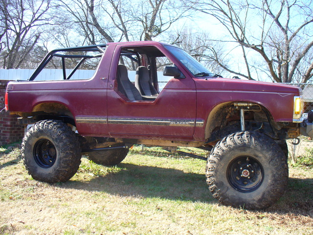 awww.progressivelogic.com_marsfab_rockcrawler_rsz_1blazer_latest_pic.jpg