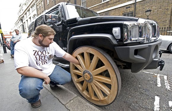 awww.soothbrush.com_wp_content_uploads_2009_03_hummer_with_wooden_wheels_1.jpg