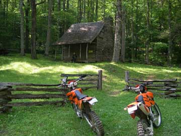 awww.tailofthedragon.com_dualsportpics_stewart_cabin.jpg