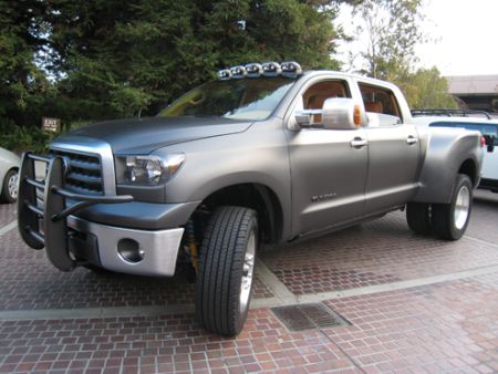 awww.tundraheadquarters.com_blog_wp_content_uploads_2008_12_toyota_tundra_diesel_dually.jpg