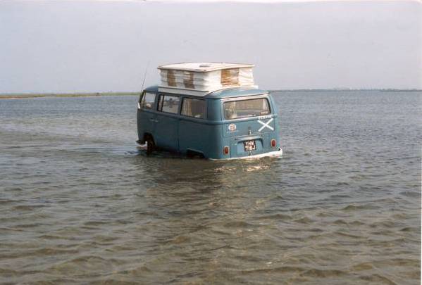 awww.vord.net_cars_vw_bus_bus_sinking.jpg