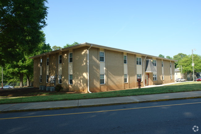 cabarrus-arms-apartments-kannapolis-nc-building-photo.jpg