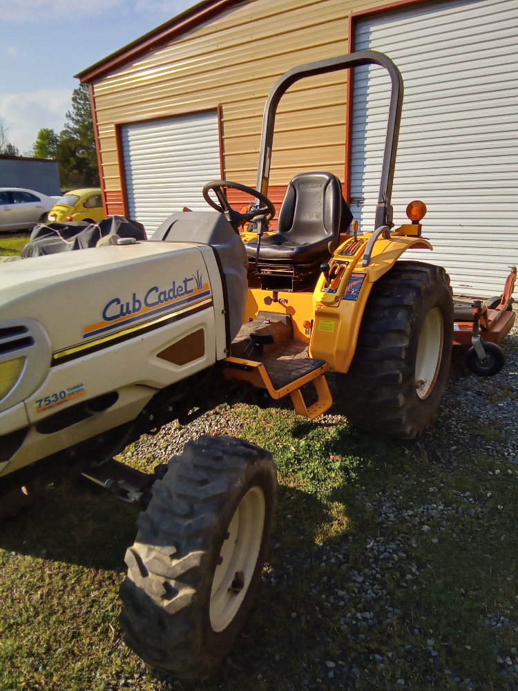 Cub 7530 Left Side.jpg