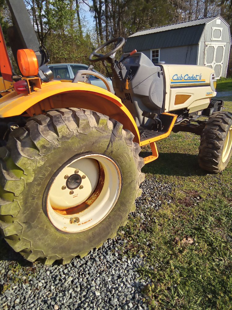 Cub 7530 Right Side.jpg