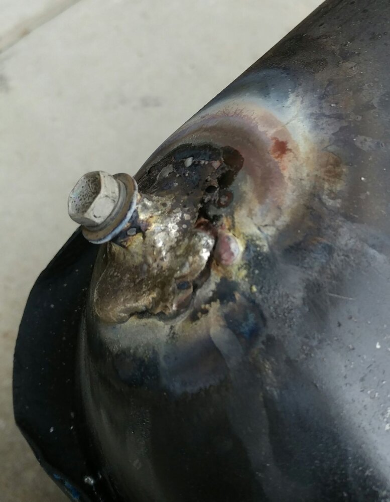 Day11 modify fuel tank12resized.jpg