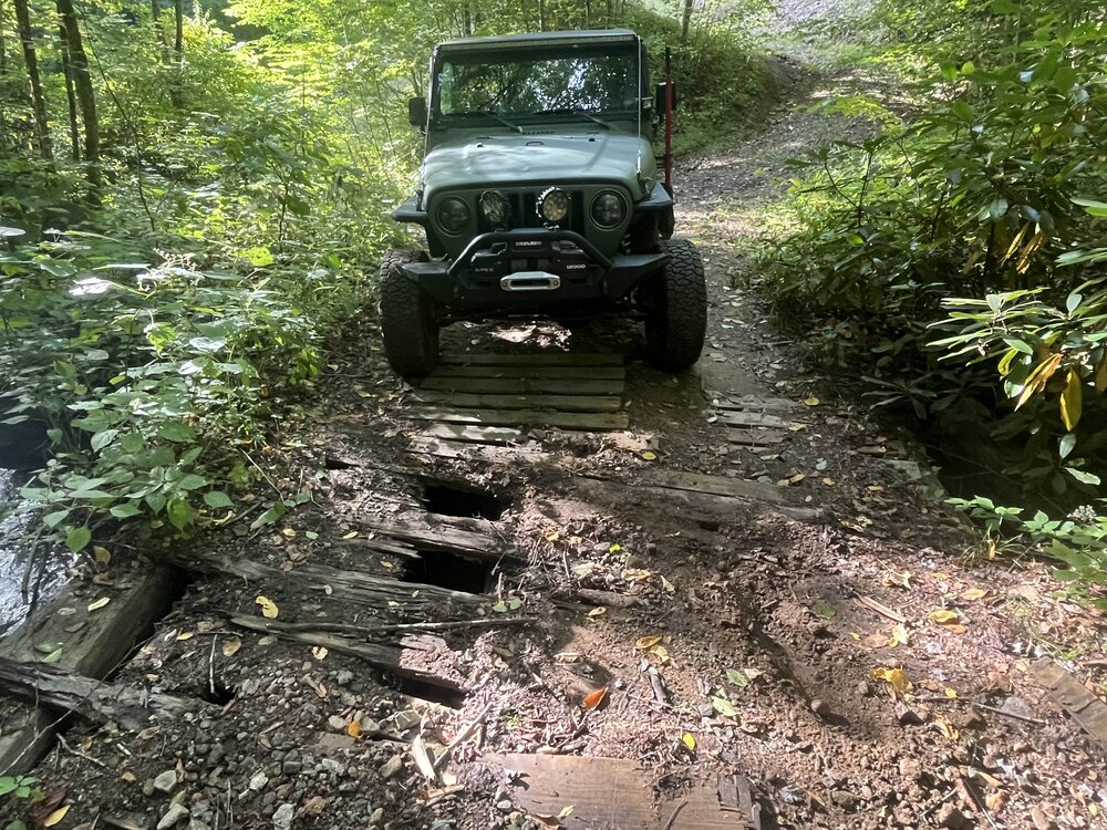 jeep infrount of bridge.jpg