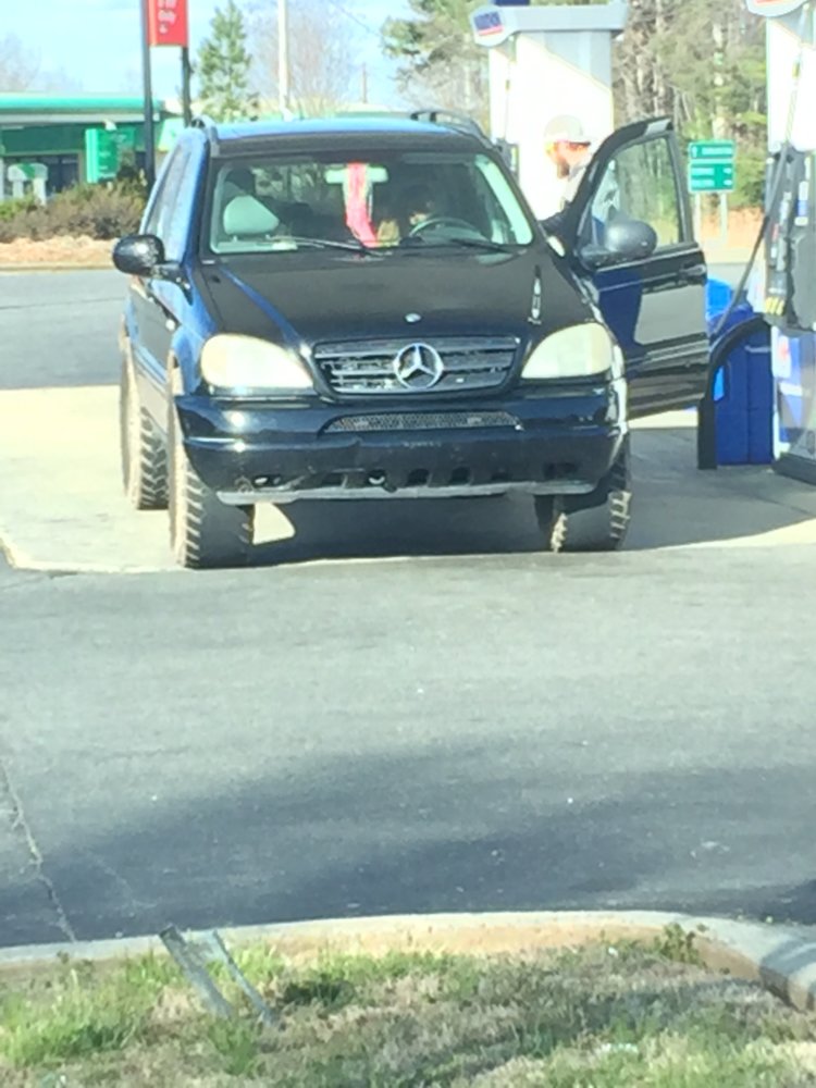 Mercedes SUV.JPG