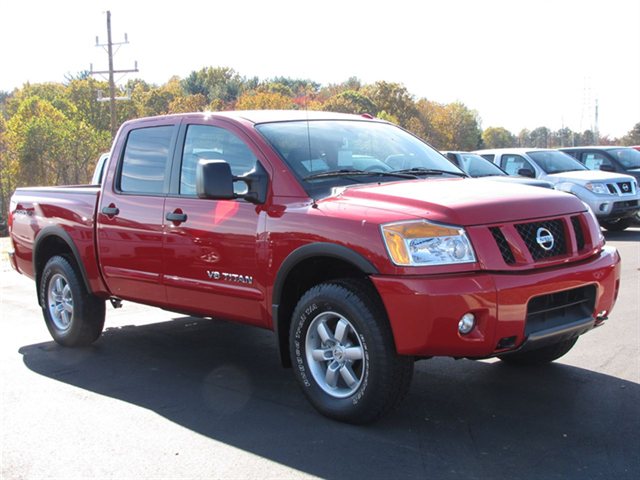 new-2012-nissan-titan-4wdpro4x-9874-9348136-1-640.jpg