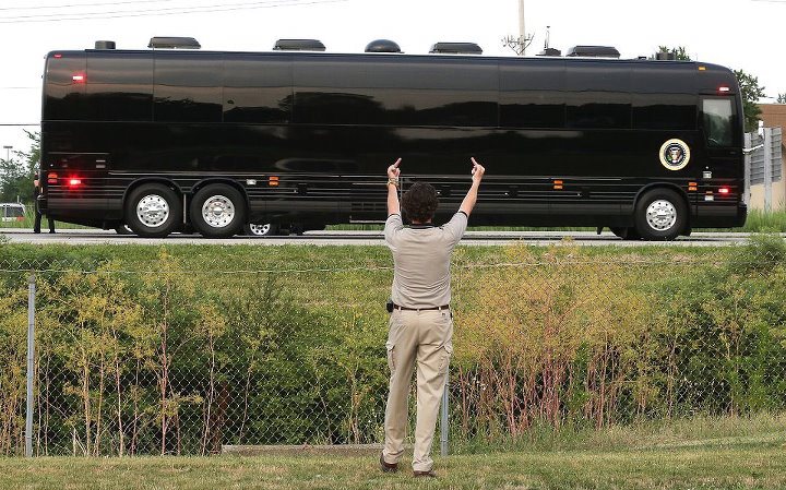 obama-bus1.jpg