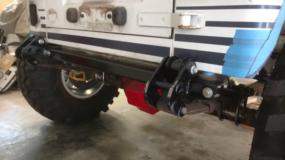Rear bump and shackles on Jeep 1.jpg
