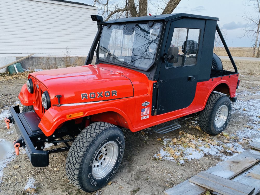 Red_2018_Mahindra_Roxor_with_after_market_hard_cab.jpeg