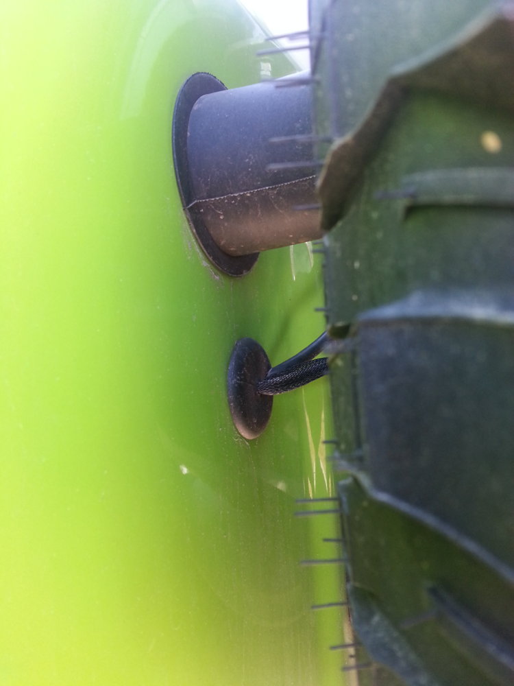 Tailgate plug.jpg