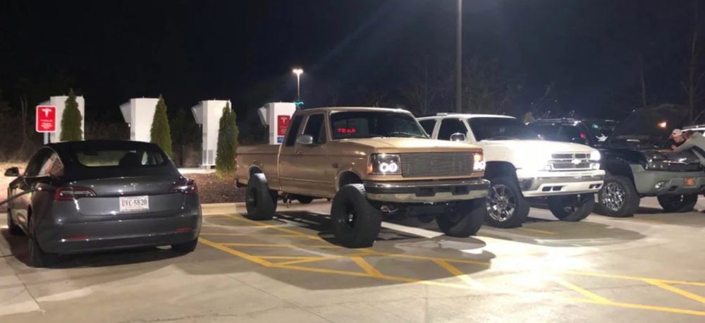 Tesla-Supercharger-pickup-truck-attack.jpg