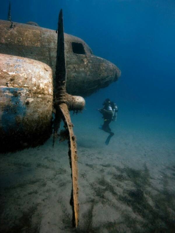 underwater plane.jpg