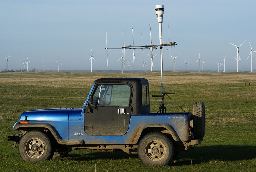 USFWS-Jeep-with-telemetry-antenna-small.jpg