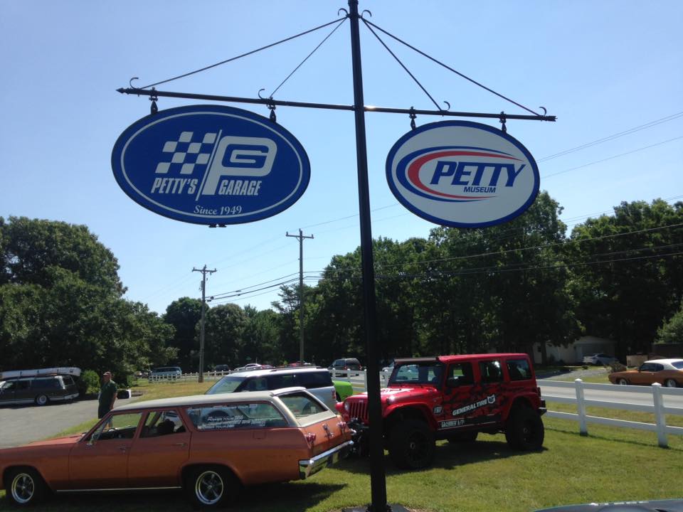 35423928_887199264797759_3243849959555989504_n