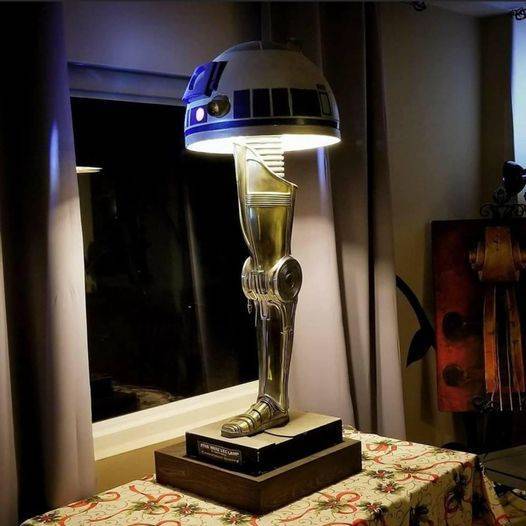 R2D2_Leg_Lamp_jpg-2204081.JPG